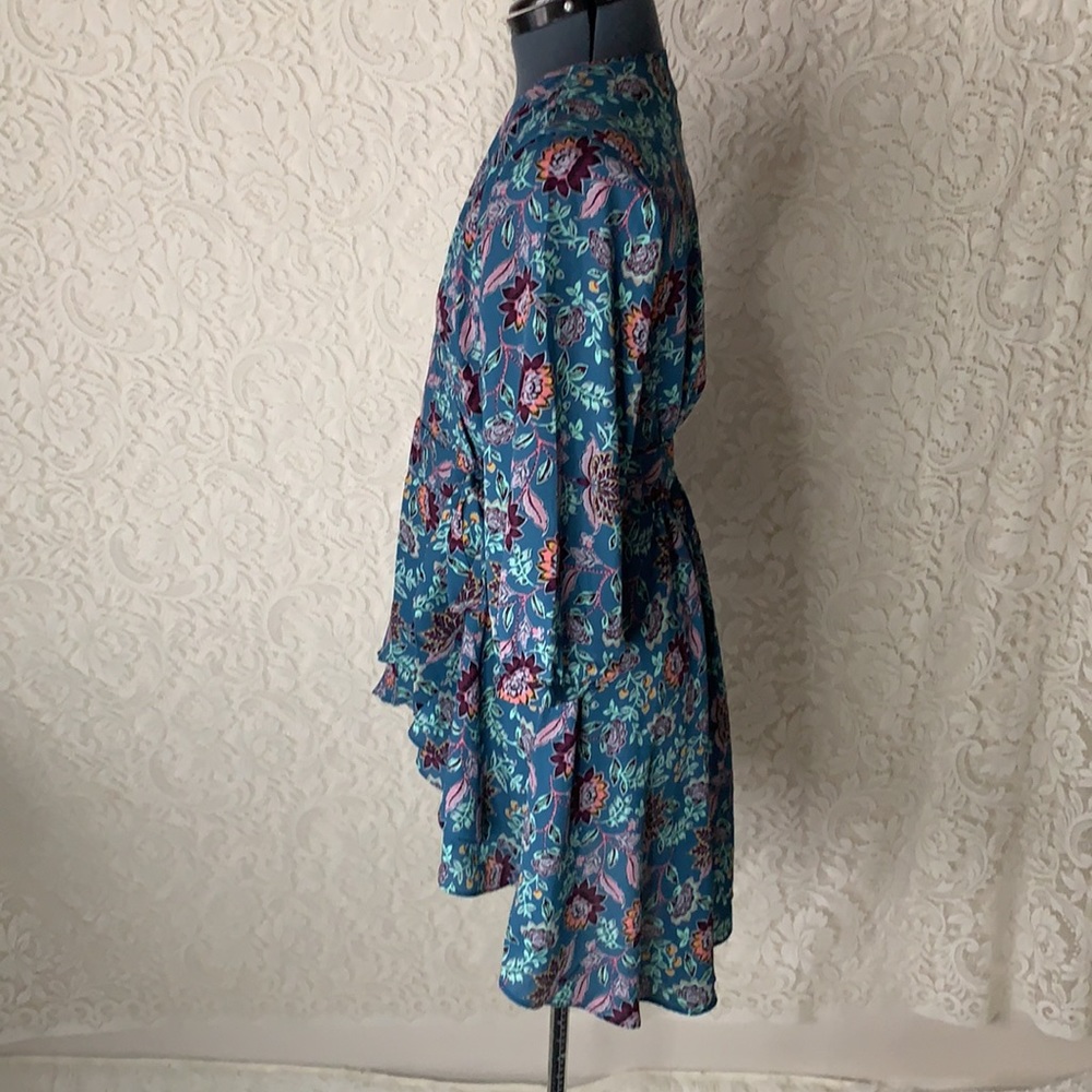 ❌SOLD❌Torrid Wrap Tunic Top Blue Floral - Picture 8 of 10